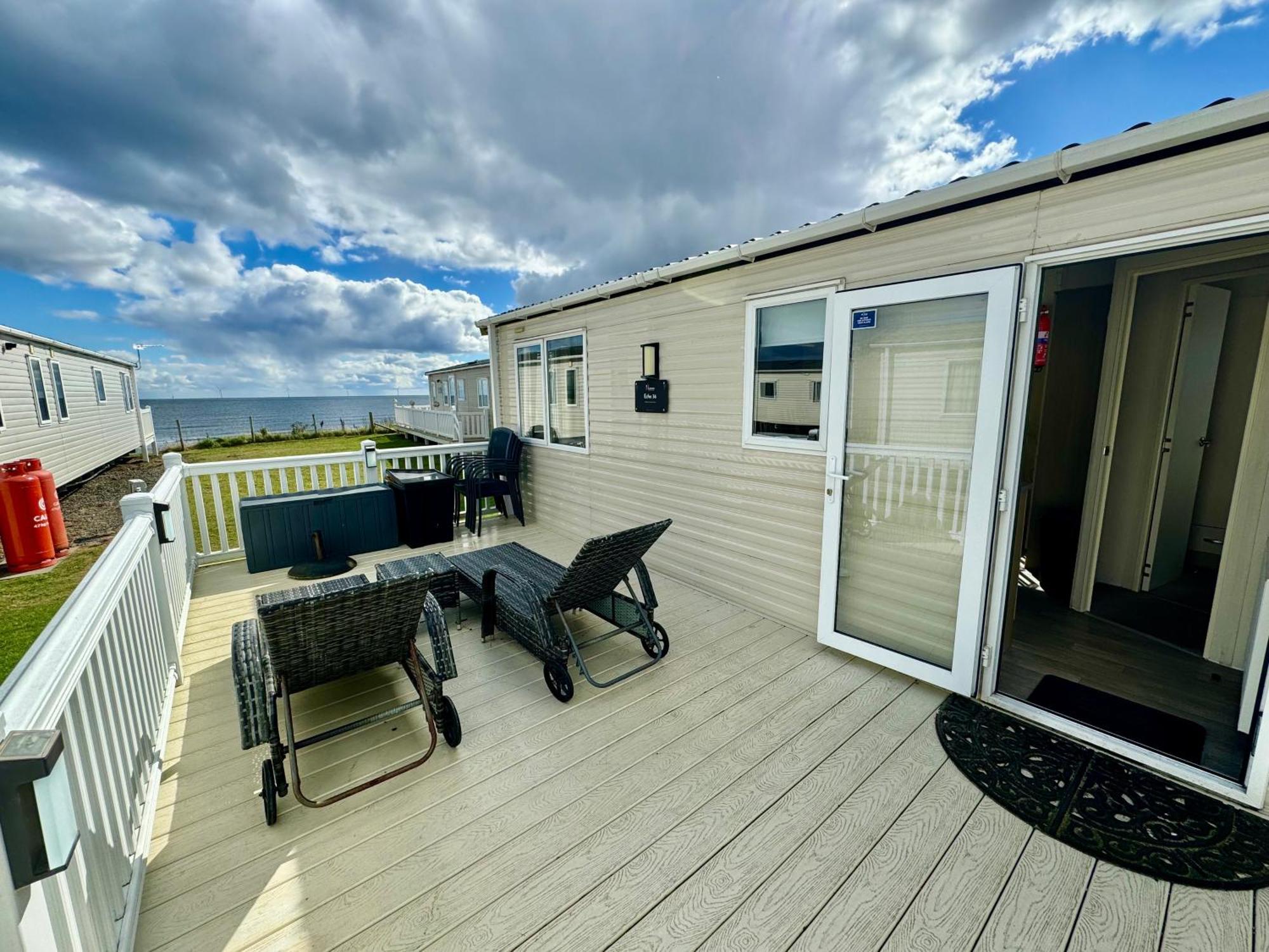 New Sea View Platinum Caravan With Huge Decking Νιούκασλ Εξωτερικό φωτογραφία